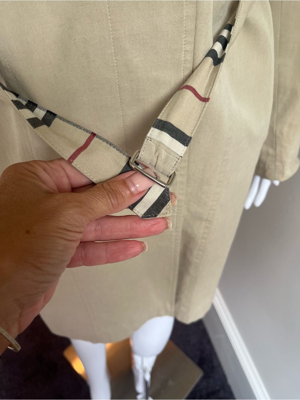 Burberry Tan Belted Trench Coat size 4 ( previously authenticated) - Picture 8 of 14